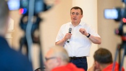 Валерий Лимаренко встретился с участниками Чеховского фестиваля «Остров Сахалин»