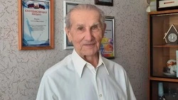 В Поронайске поздравили с 99-летием участника ВОВ Алексея Ветрова