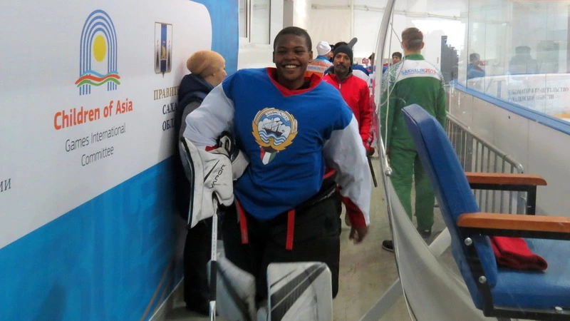 Сахалинцы поддержали хоккеистов из Кувейта возгласами на английском и арабском языках