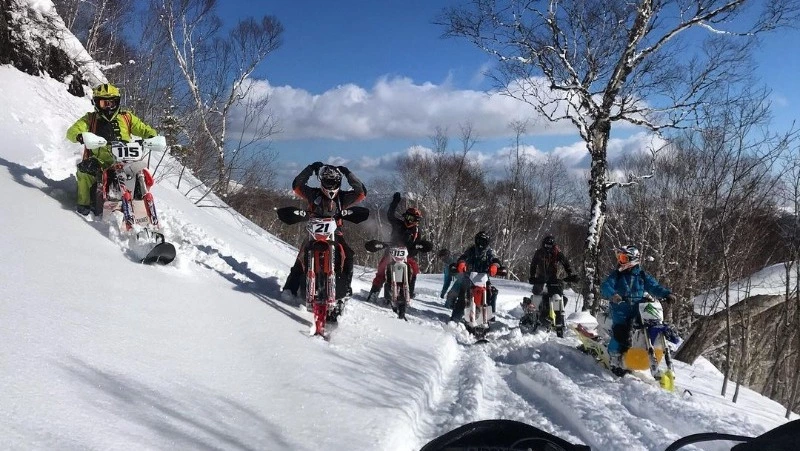 Райдеры Сахалина открыли сезон сноубайков