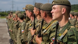 Сахалинским героям танкового биатлона вручили сертификаты на жилье