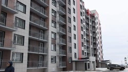 Губернатор вручил ключи от новых квартир 189 семьям в Холмске