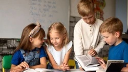 Школьникам в РФ утвердили график каникул на 2024/25 учебный год