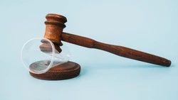 Энергетики – под запрет, отгулы – в деньги: новые законы марта-2025