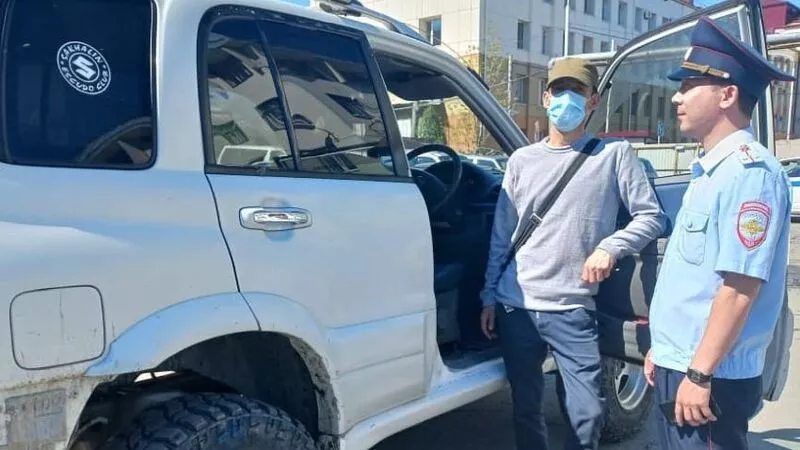 Любителя кататься по столбикам в Южно-Сахалинске нашли и наказали