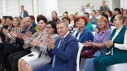 Мэр Надсадин поздравил сотрудников южно-сахалинских детсадов с профпраздником