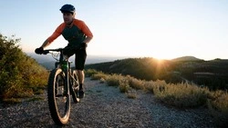 3 июня — День велосипеда: сахалинцев на двухколесном коне поздравил Вишневский  