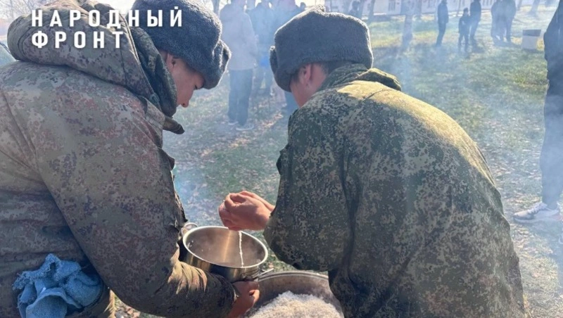 Военные на Сахалине организовали кулинарный баттл в честь Дня отца