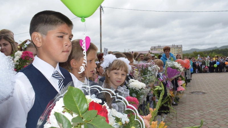 Средняя школа в Томари отпраздновала 25-летие