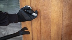 Похитителя инструментов задержали в Углегорском районе
