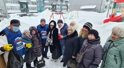 Снежная горка и доставка лекарств: итоги волонтерской недели на Сахалине