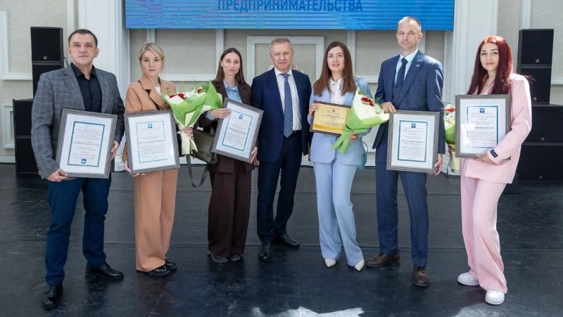 Лучших бизнесменов Южно-Сахалинска наградили в преддверии Дня предпринимателя