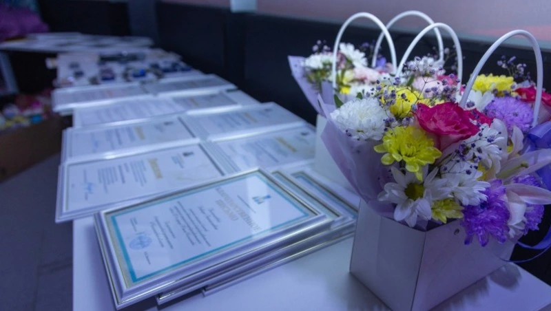 Сахалинские педагоги принимают поздравления в преддверии профессионального праздника