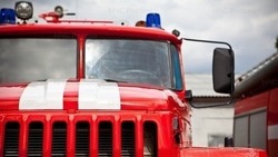 Пожарные потушили горящий автомобиль в Углегорске 1 февраля