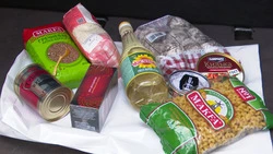 «С заботой о старших»: пенсионерам Сахалина вручили продуктовые наборы