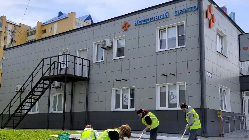 Две тысячи сахалинских школьников нашли работу на время летних каникул