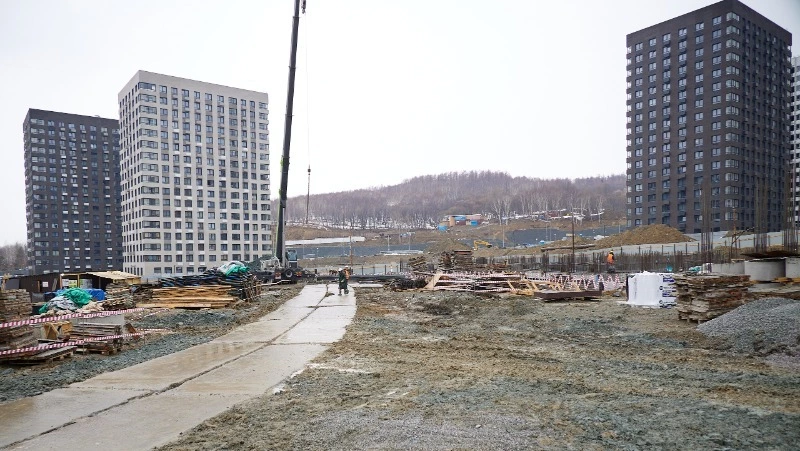 Валерий Лимаренко проверил ход строительства детсада на 290 мест в «Уюн парке» Южно-Сахалинска