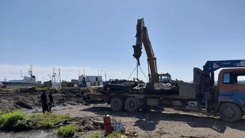 Из бухты Лососей вывезли металлолом от двух удаленных судов