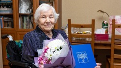 В Южно-Сахалинске 96-й день рождения отметила ветеран труда Александра Селиваненко 