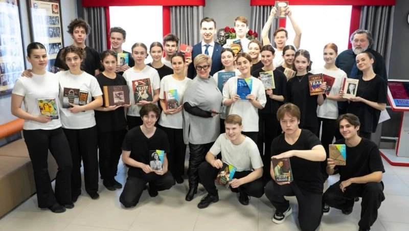 Сбер подарил книги студенческой библиотеке Сахалинского филиала Театрального института имени Щукина