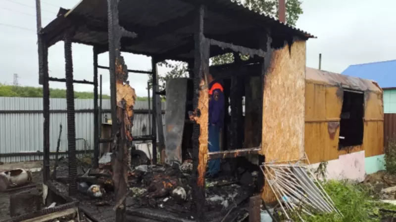 Тела двоих мужчин обнаружили на пепелище после пожара в Поронайске