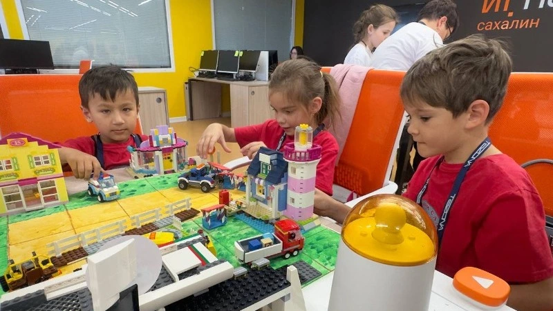 В ИТ-Парке «Сахалин» прошел конкурс робототехнических проектов «Семья — территория счастья»