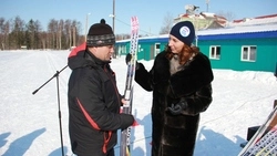 В Ноглики передали комплекты новых лыж