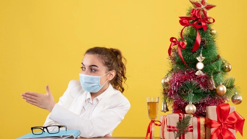 Минздрав утвердил график работы медучреждений на Сахалине в новогодние каникулы