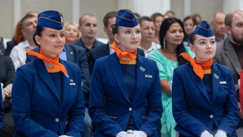 Валерий Лимаренко поздравил с 10-летием сахалинскую авиакомпанию «Аврора»