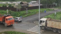 КамАЗ проигнорировал дорожные знаки и попал в аварию в Дальнем 