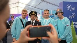 Герой РФ, пилот гражданской авиации Дамир Юсупов встретился с участниками форума «ОстроVа»