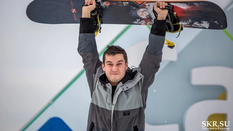 Режиссер Роман Каримов успел в Южно-Сахалинске катнуть на сноуборде до мегаметели