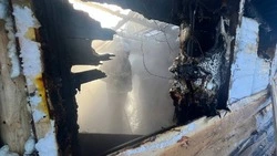 В Корсакове горело заброшенное строение