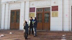 Приговор Зуеву в Южно-Сахалинском суде слушали стоя около 30 человек