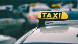 Два друга угнали автомобиль у таксиста после отдыха в ночном клубе на Сахалине 