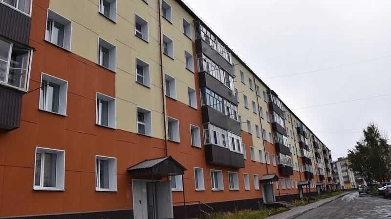 В Поронайском районе отремонтировали четыре фасада многоэтажек