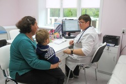 В селе Корсаковского района открыли амбулаторию с дневным стационаром и аптекой