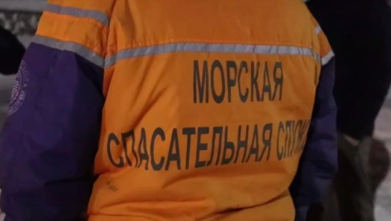 Спасательную операцию развернули у севшего на мель балкера в Невельске