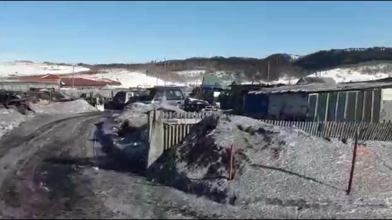 В Невельском районе снег почернел от угольной пыли