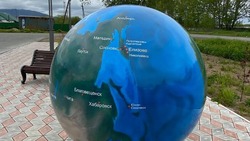 На Камчатке появился памятник с картой России — без Курил и с «больным» Сахалином
