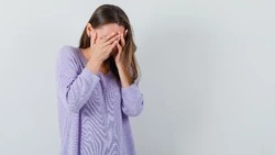 В погоне за дешевым телефоном женщина потеряла почти 25 тысяч рублей на Сахалине