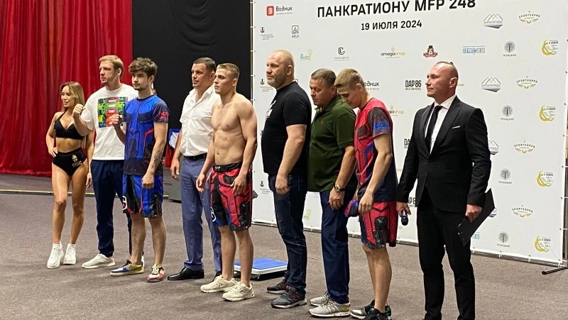 Борцы панкратиона прошли финальное взвешивание перед боем на «Крыльях Сахалина» 