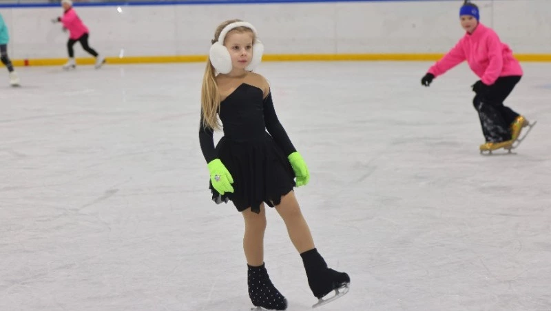 В Макарове воспитывают 49 юных фигуристов