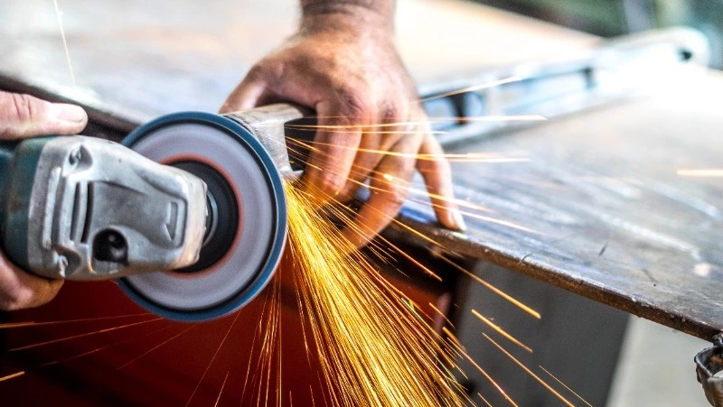 Житель Охи украл болгарку у собутыльника и стал фигурантом уголовного дела 