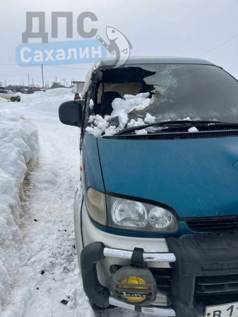 Микроавтобус загорелся в Охинском районе 