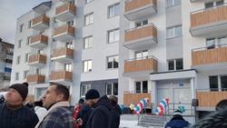 Ключи от новых квартир получили 55 семей из Макаровского района 17 ноября