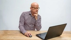 Борьба с коронавирусом по-новому, коньяк подорожал: новости выходных в России