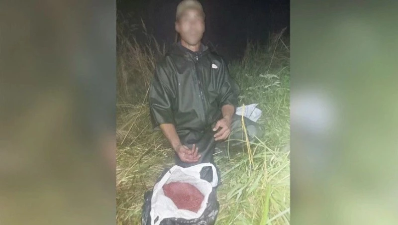Полицейские задержали на Анивском взморье браконьера с 6 кг красной икры