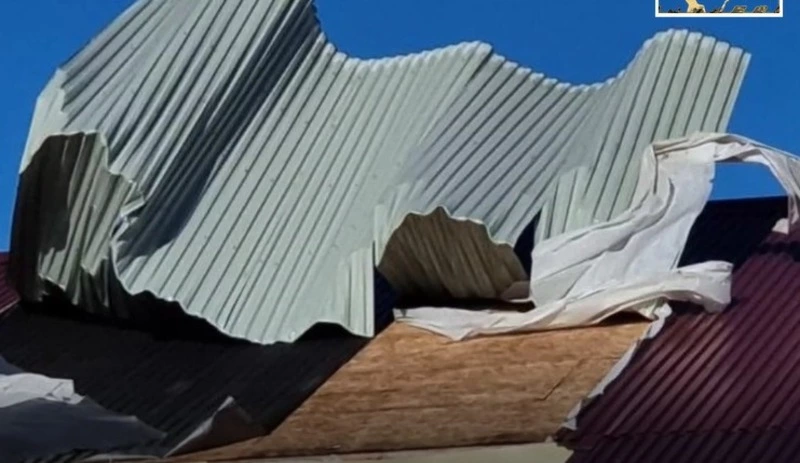 «Грозят кого-нибудь пришибить»: на юге Сахалина едва не сорвало крышу