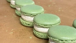 Десерт с характером: сахалинский кондитер поделился рецептом идеальных макаронсов